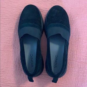 Women’s Vionic slip on flats sz 8